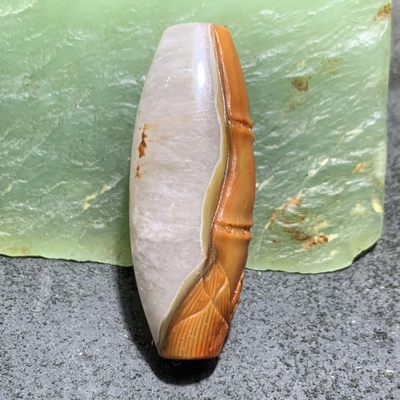 精美战国红玛瑙亚光俏色巧雕竹桶珠一颗！ 精美战国红玛瑙亚光俏色巧雕竹桶珠一颗！