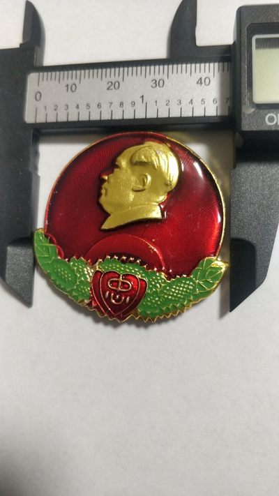 毛主席纪念章，无佣金 - 非常稀少的毛主席纪念章，尺寸43MM