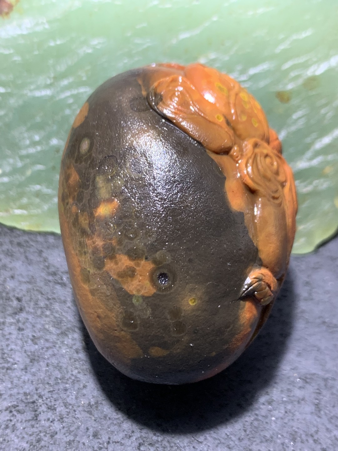 精美冰飘战国红玛瑙手工俏色巧雕蝶恋花把件一个，