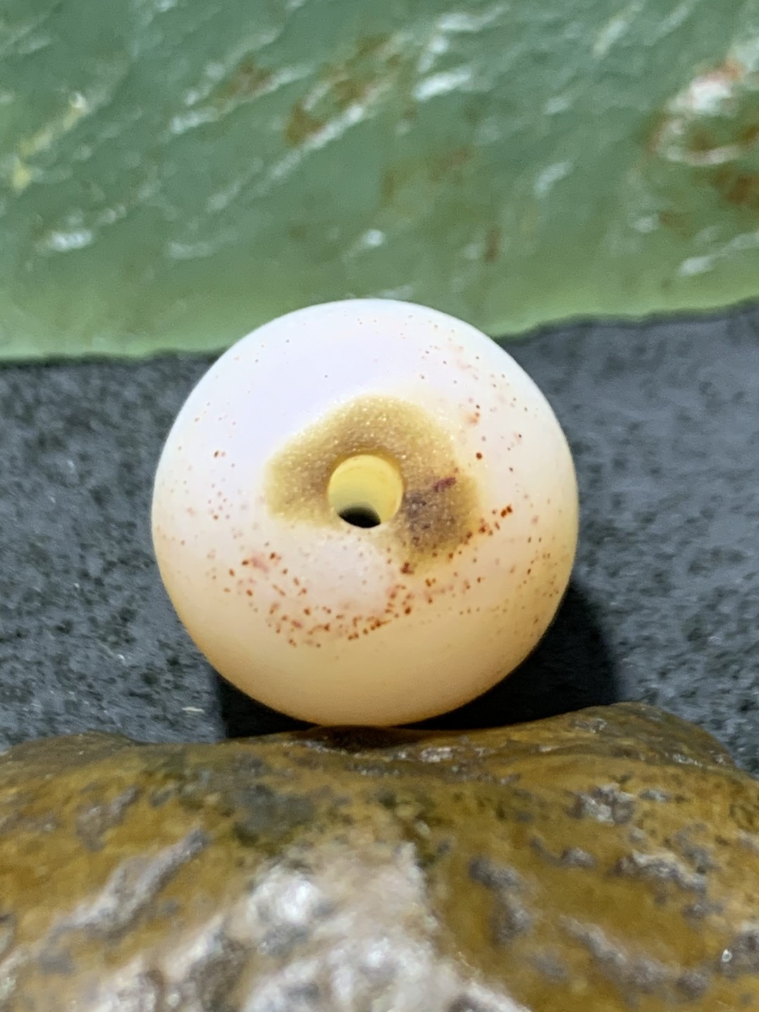 精美亚光高玉化海洋玉髓手工俏色巧雕一帆风顺桶珠一个！