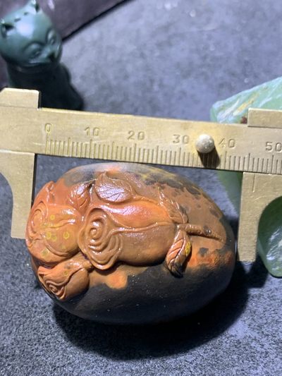 精美冰飘战国红玛瑙手工俏色巧雕蝶恋花把件一个， 精美冰飘战国红玛瑙手工俏色巧雕蝶恋花把件一个，