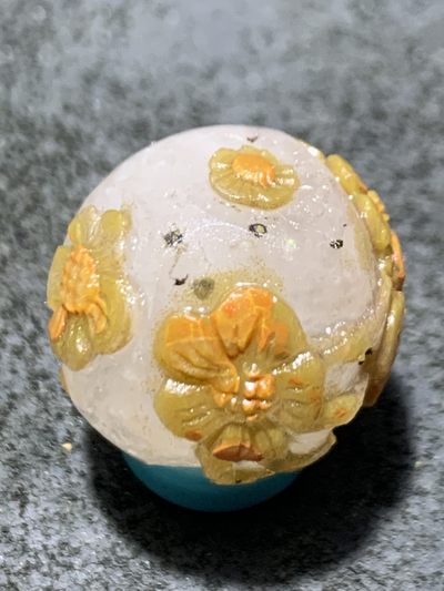 精美冰飘亚光战国红玛瑙手工俏色巧雕梅花随形圆珠一个， 精美冰飘亚光战国红玛瑙手工俏色巧雕梅花随形圆珠一个，