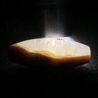 精美战国红玛瑙亚光俏色巧雕竹桶珠一颗！ 精美战国红玛瑙亚光俏色巧雕竹桶珠一颗！