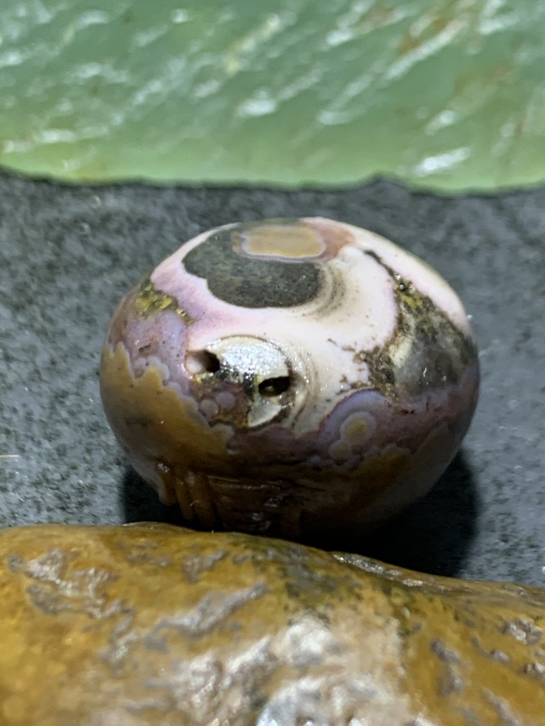 精美原皮亚光天眼纹战国红玛瑙手工雕刻顺字吊坠一个，