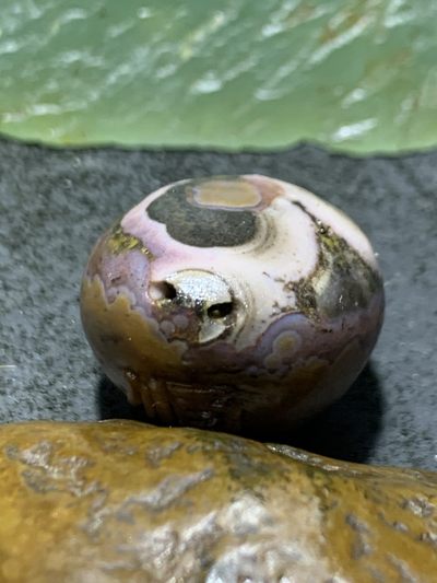 精美原皮亚光天眼纹战国红玛瑙手工雕刻顺字吊坠一个， 精美原皮亚光天眼纹战国红玛瑙手工雕刻顺字吊坠一个，