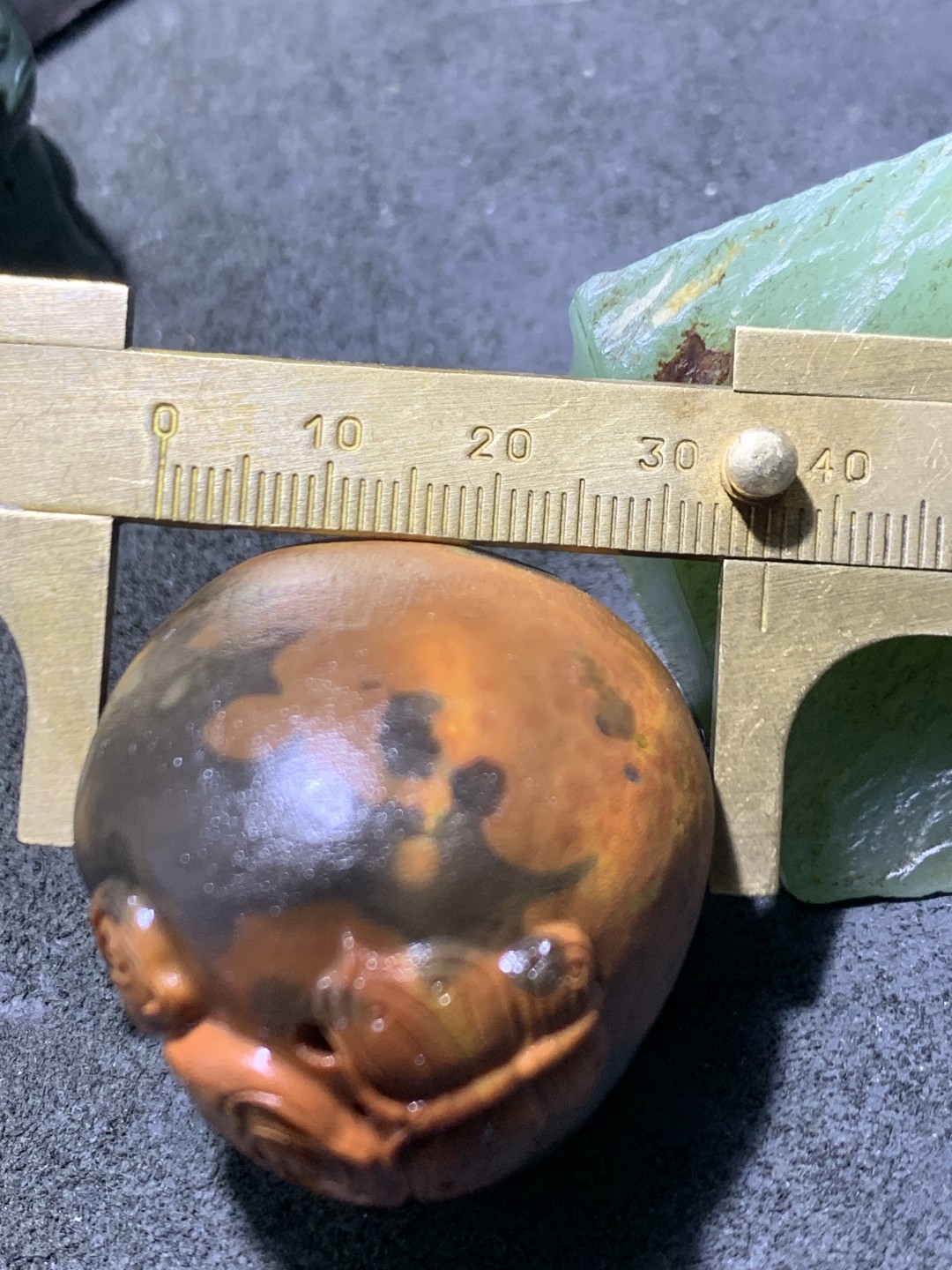 精美冰飘战国红玛瑙手工俏色巧雕蝶恋花把件一个，