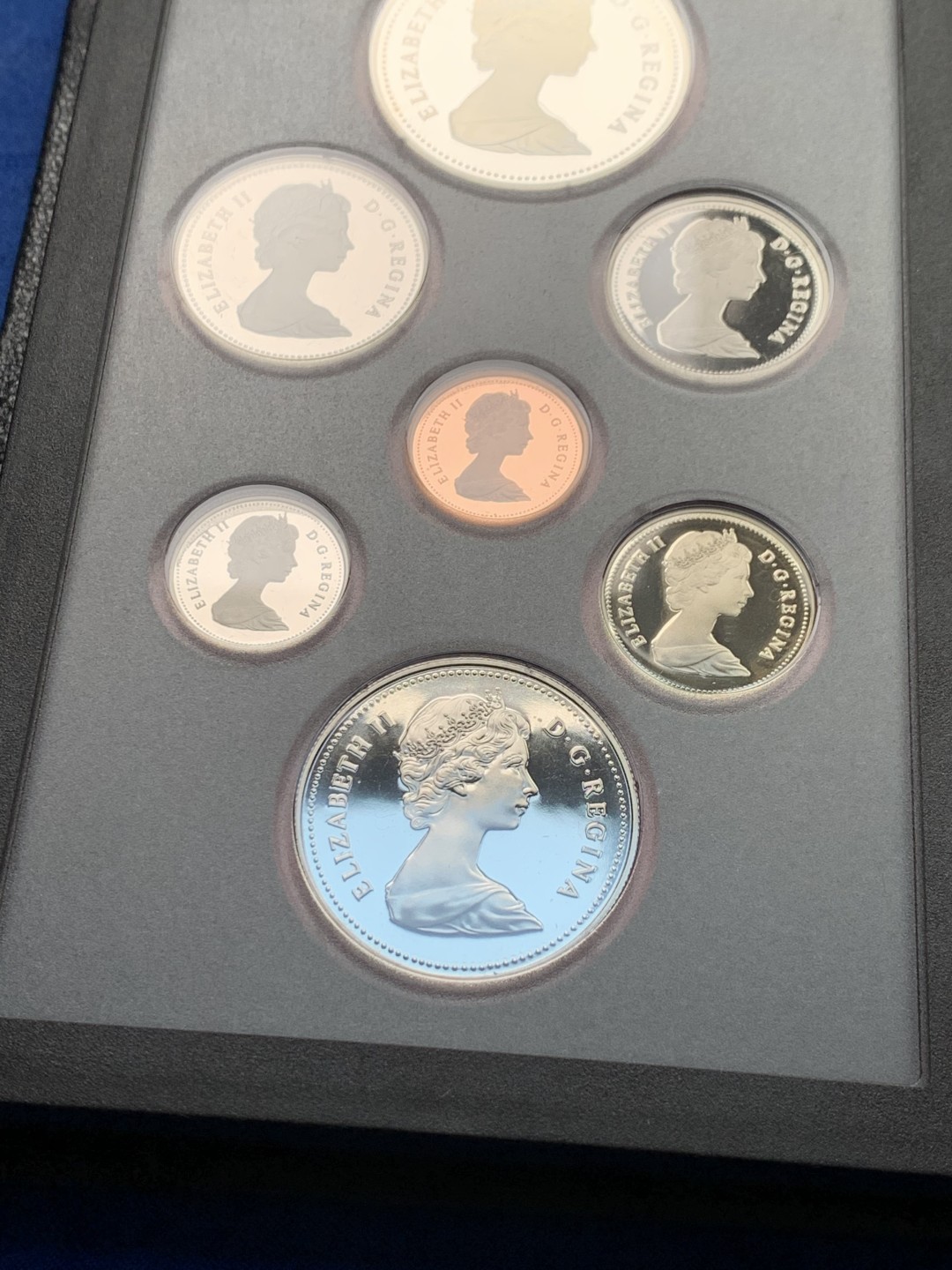 《竞宝斋》第148场-周日，周一 2场 (全场包邮) 加拿大1982年精制套币含一枚纪念银币