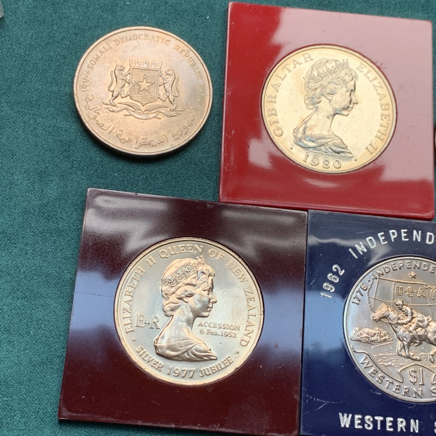 《竞宝斋》第148场-周日，周一 2场 (全场包邮) 五枚克朗纪念币，包含四大洲，玩转全球。