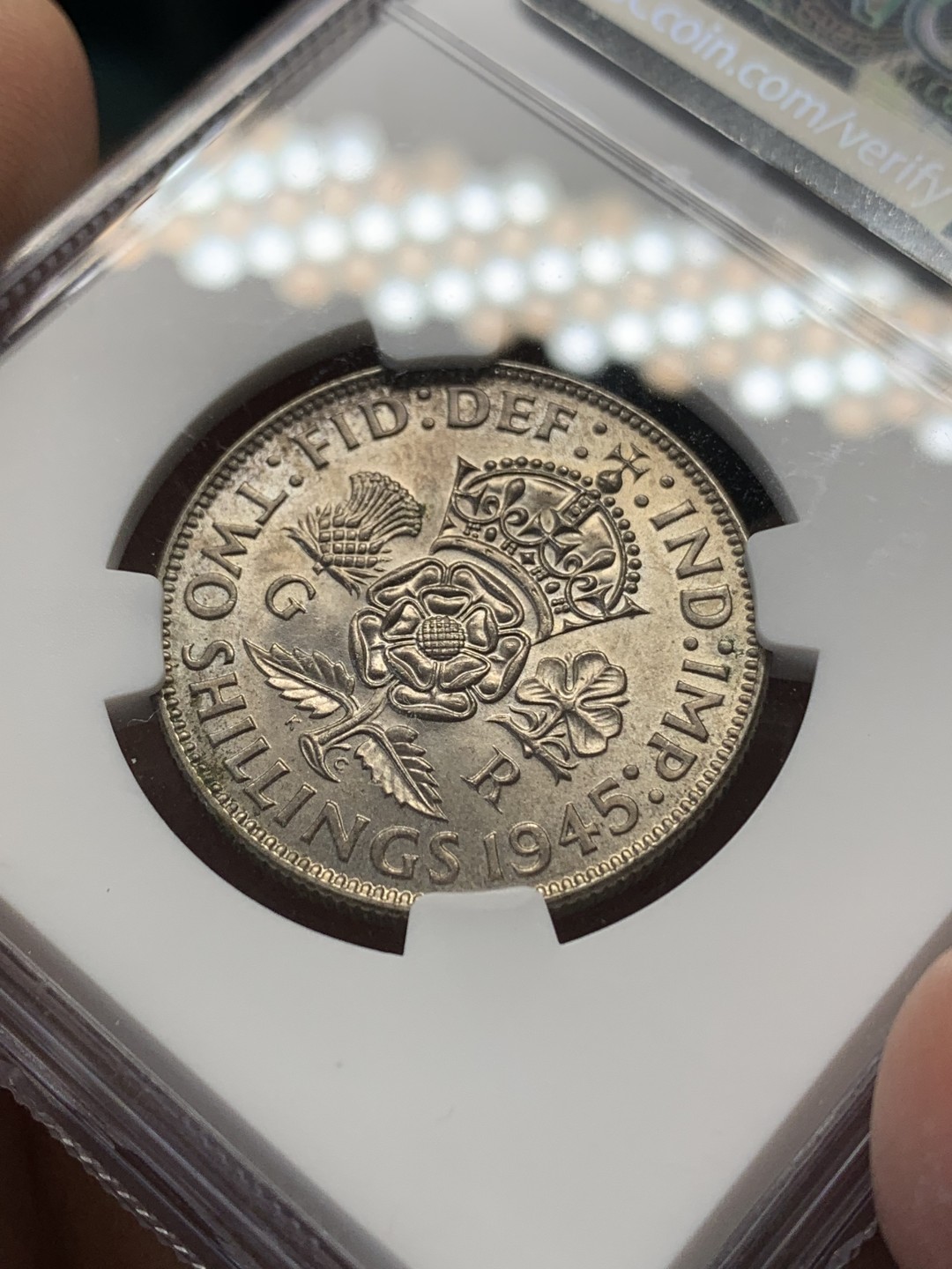 《竞宝斋》第148场-周日，周一 2场 (全场包邮) NGC-MS62 英国 1945年 乔治六世1弗洛林银币 原光淡彩 光度非常好 背面状态不输64