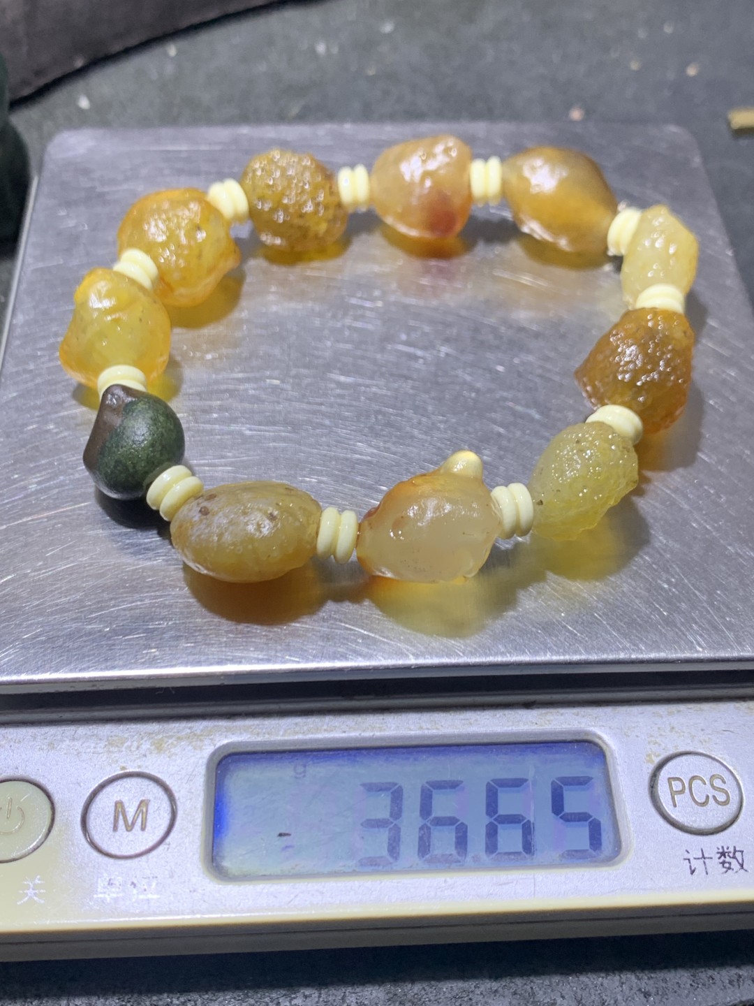 精美阿拉善彩珠玛瑙原石手串一条