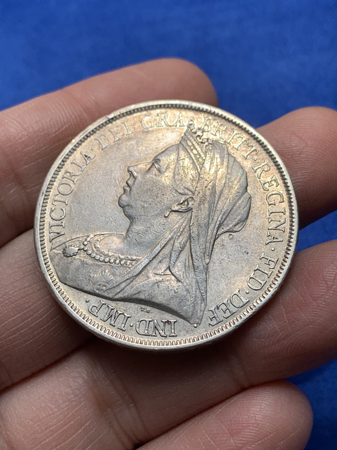 《竞宝斋》第148场-周日，周一 2场 (全场包邮) 英国 1893年 维多利亚披纱马剑克朗银币 流通品相 细节见图