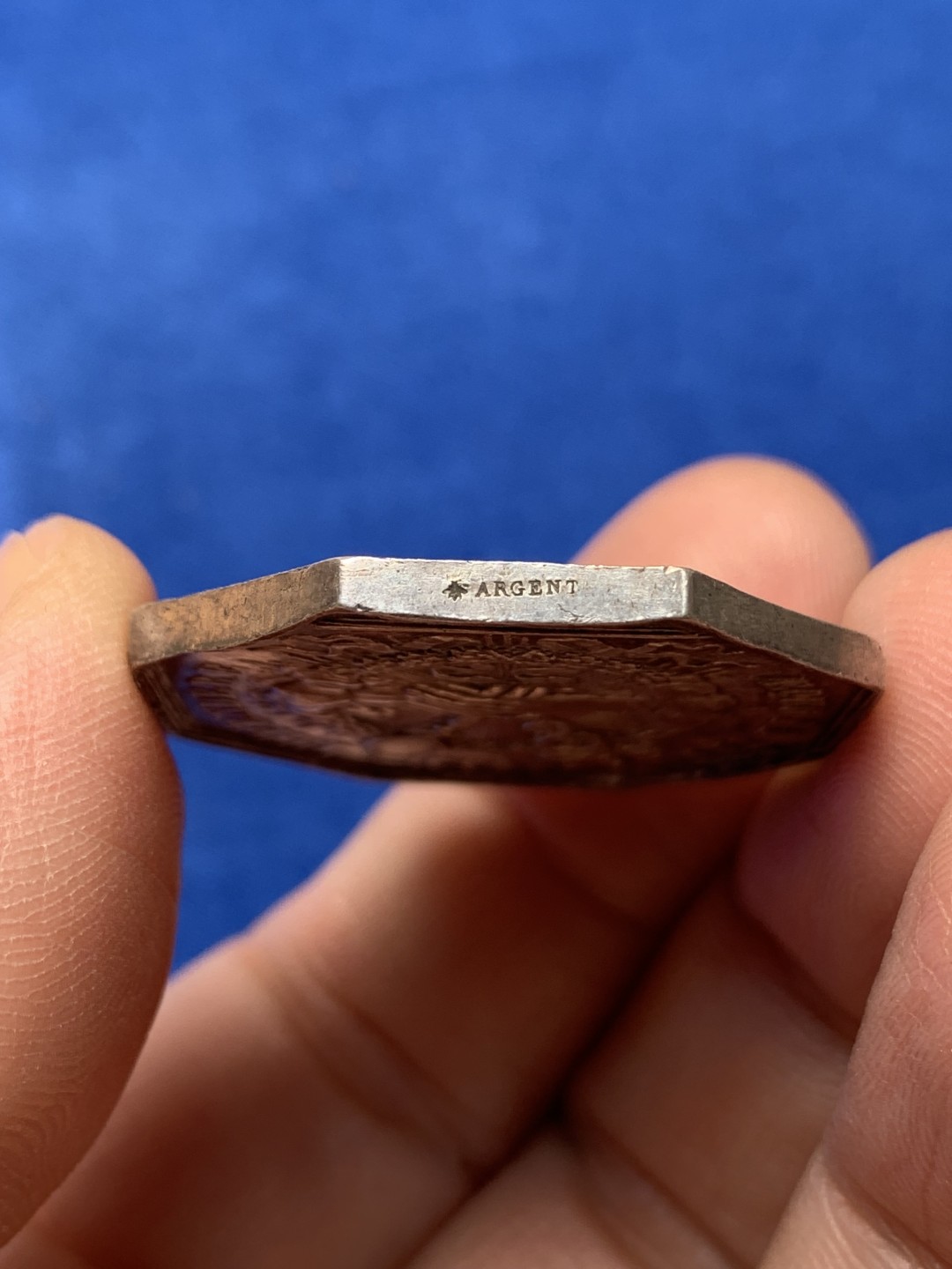 《竞宝斋》第148场-周日，周一 2场 (全场包邮) 法国 博韦市公证人 八角银质代币 jeton 15g 蜜蜂边铭（1860-1879年）