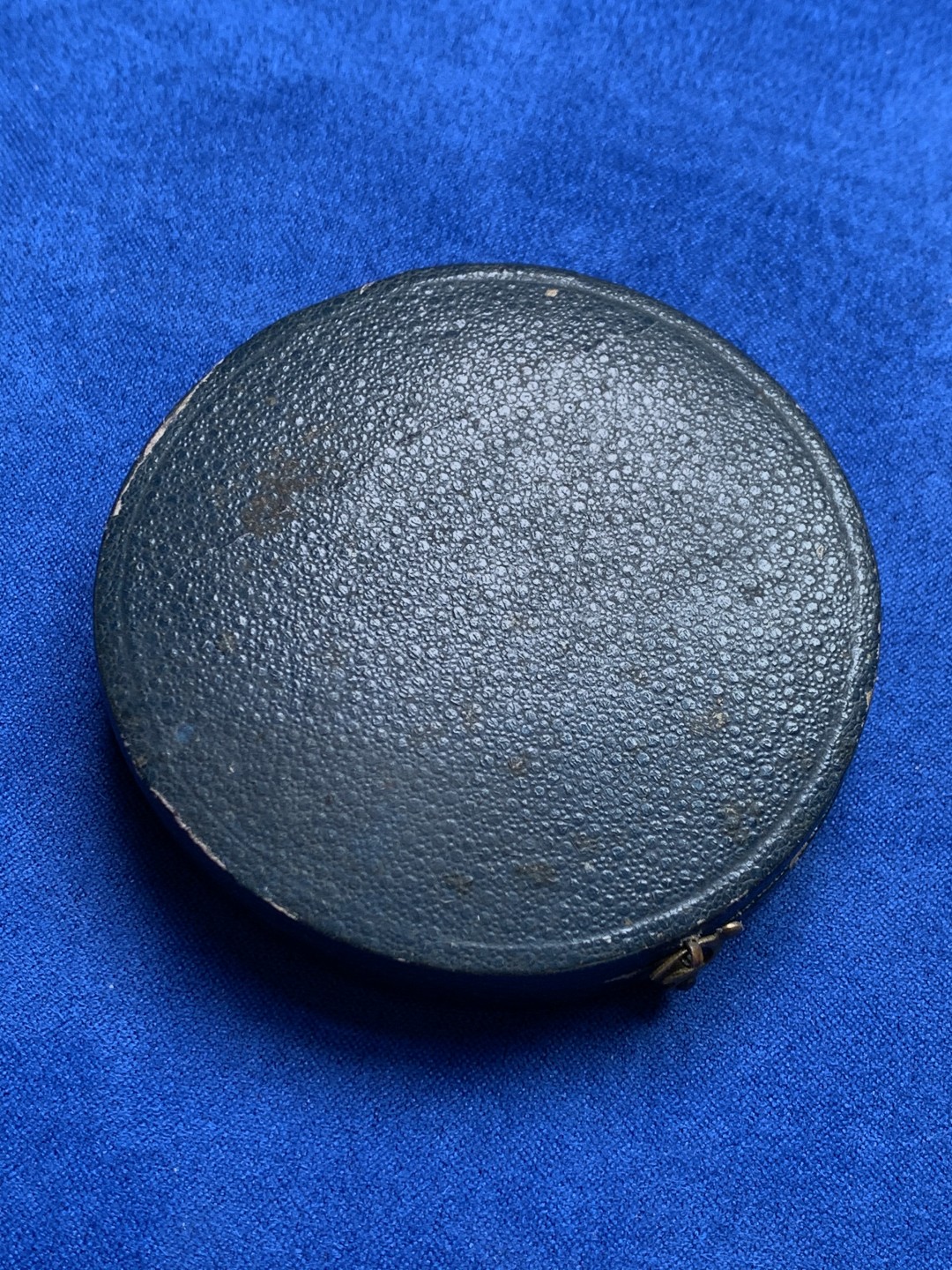 《竞宝斋》第148场-周日，周一 2场 (全场包邮) 法国 玛丽安娜 花环艺术 大铜章（原盒）直径：57mm  重量：89.8g  边铭：丰饶角+铜标 蓝圆盒