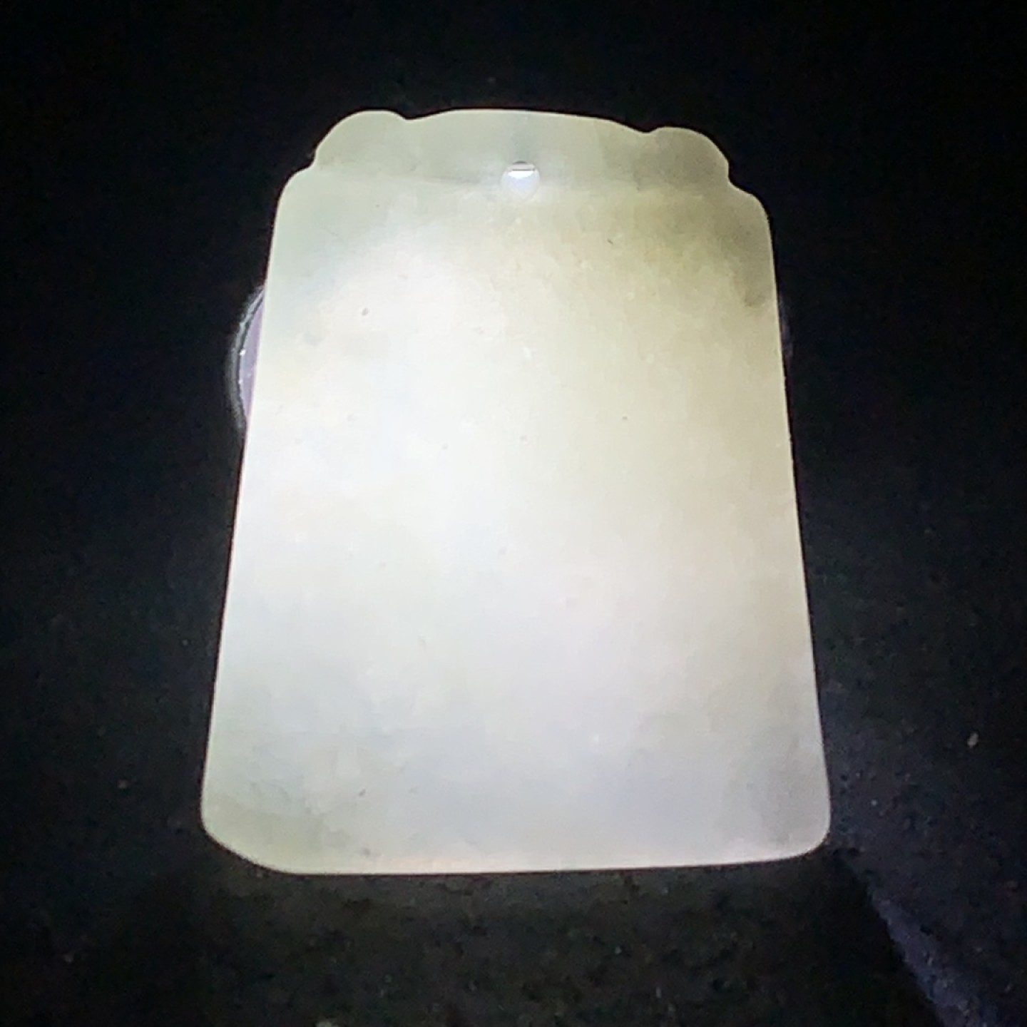 天然A货翡翠吊坠一个，