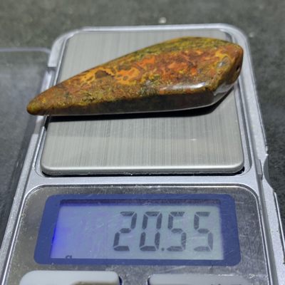 战国红玛瑙草花纹牙型吊坠一个， 战国红玛瑙草花纹牙型吊坠一个，