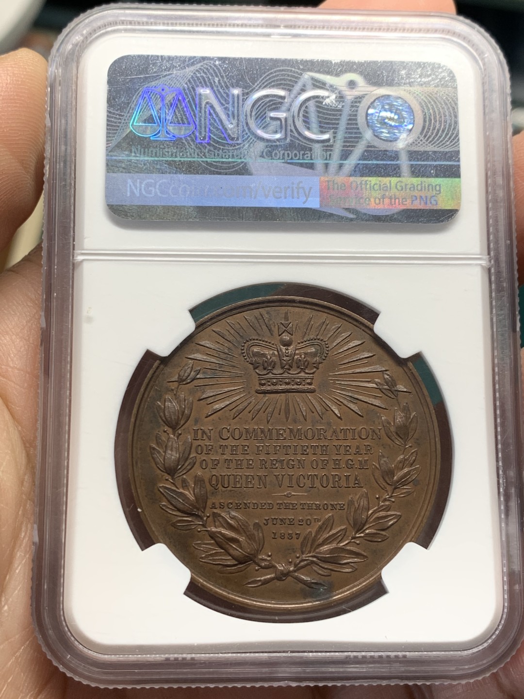 《竞宝斋》第148场-周日，周一 2场 (全场包邮) NGC-AU58 英国 1887 历史系列 维多利亚登基50周年庆典巧克力铜章