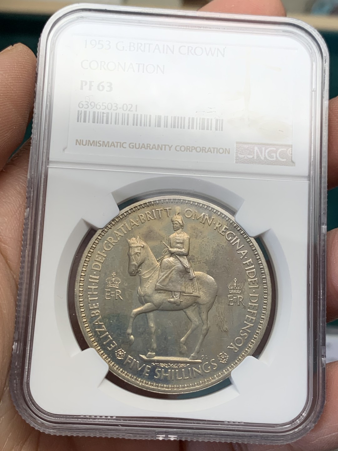 《竞宝斋》第148场-周日，周一 2场 (全场包邮) NGC-PF63 英国 1953年 伊丽莎白二世登基纪念精制1克朗 币面淡金色包浆 镜面效果好