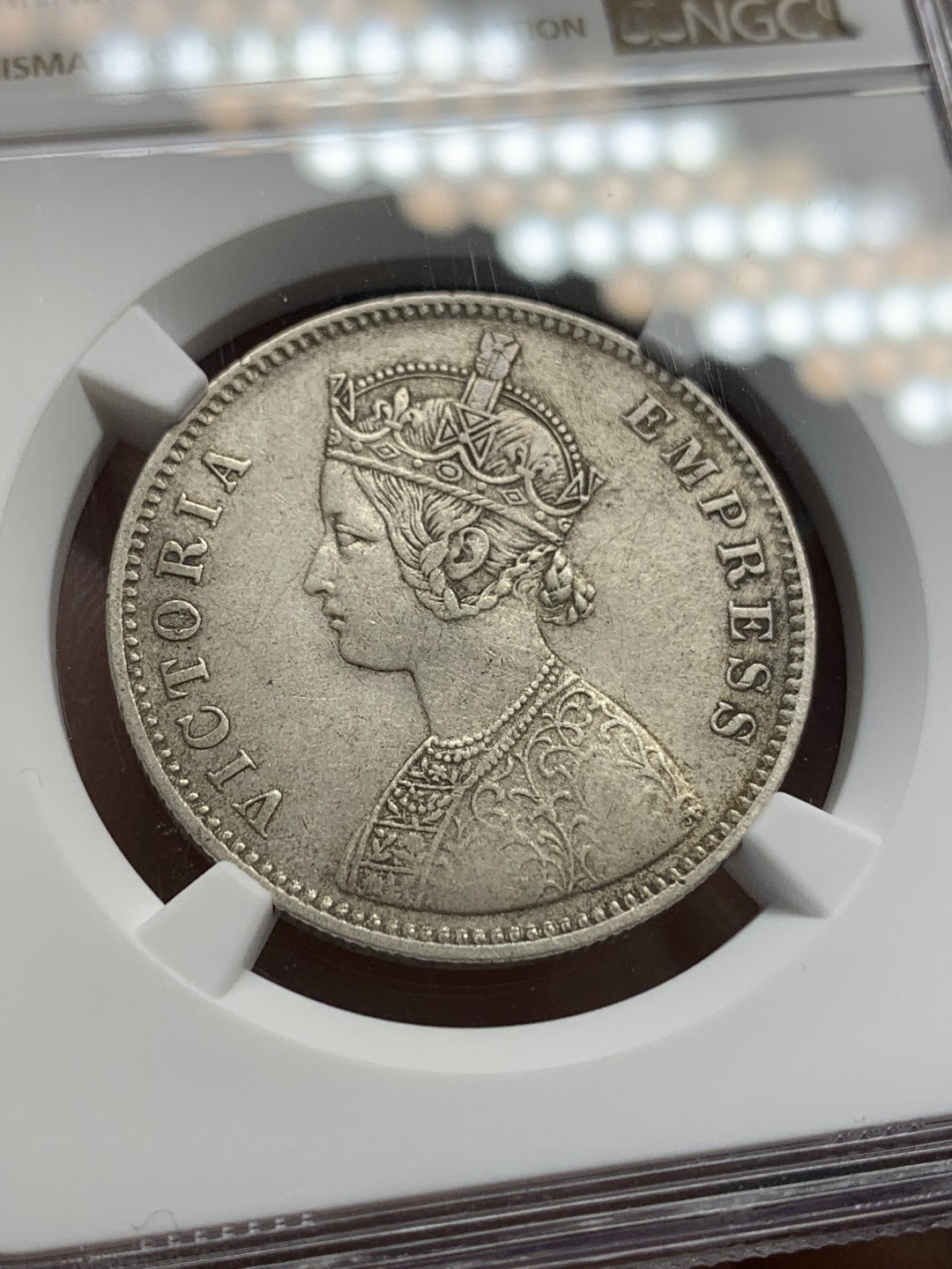 《竞宝斋》第148场-周日，周一 2场 (全场包邮) NGC AU 1882C 英属印度 1卢比银币