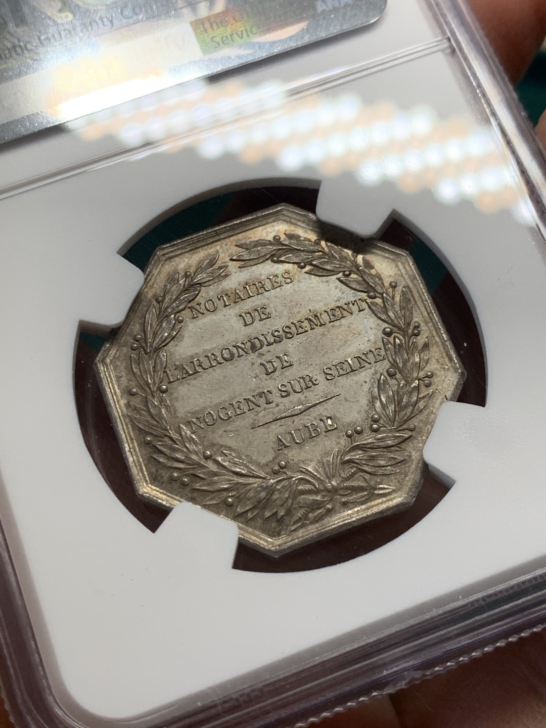 《竞宝斋》第148场-周日，周一 2场 (全场包邮) NGC-MS63 法国十九世纪 天平八角 JETON 银质 五彩包浆