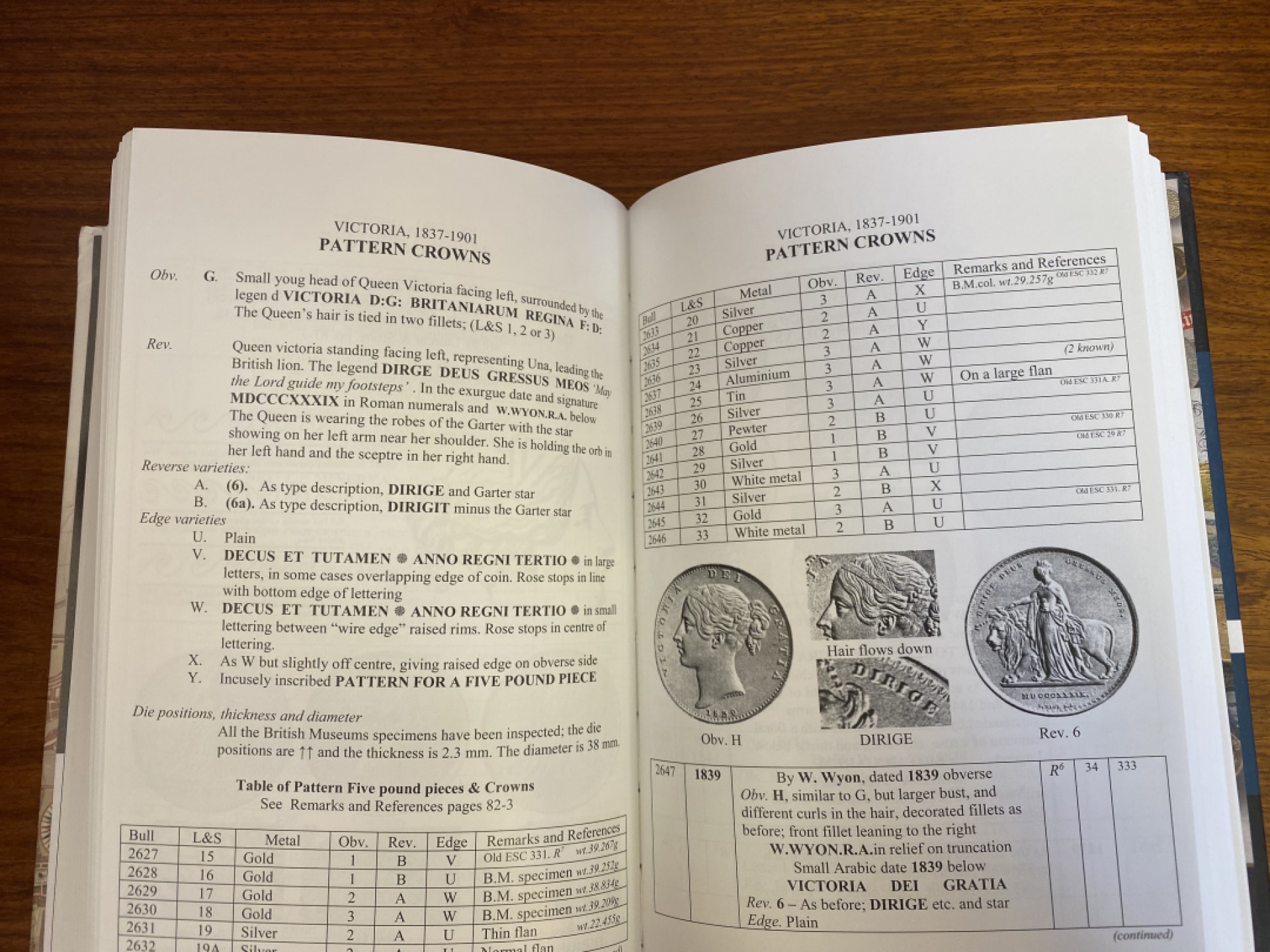 万国钱币拍卖第005期 斯宾克第七版ESC目录，英国玩家必备，全新品相，书角微瑕（书籍较重请注意运费到付）
