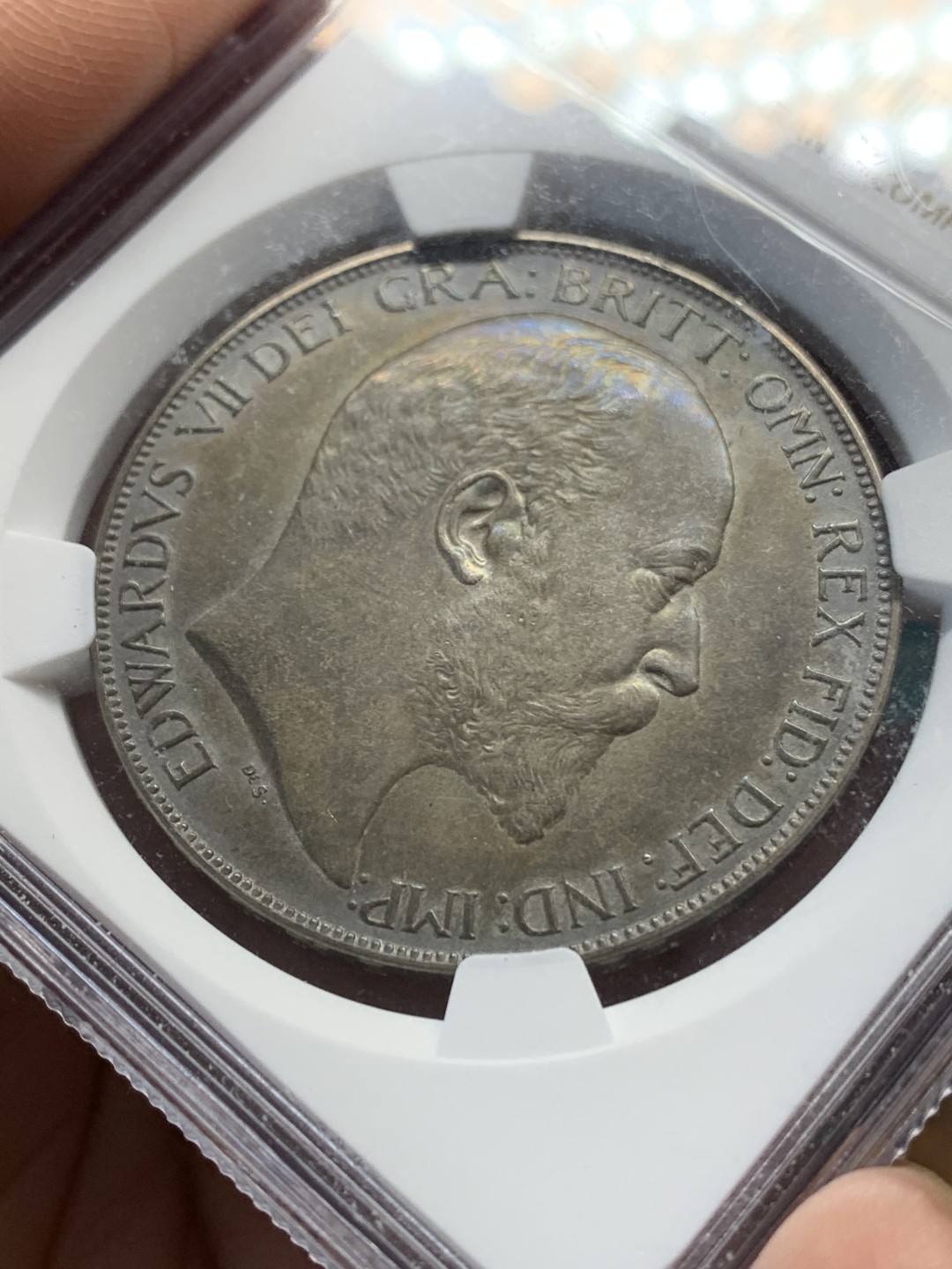 《竞宝斋》第148场-周日，周一 2场 (全场包邮) NGC-PF62Matte 英国1902年爱七马剑克朗，深色五彩包浆醇厚味道一流，自藏佳品