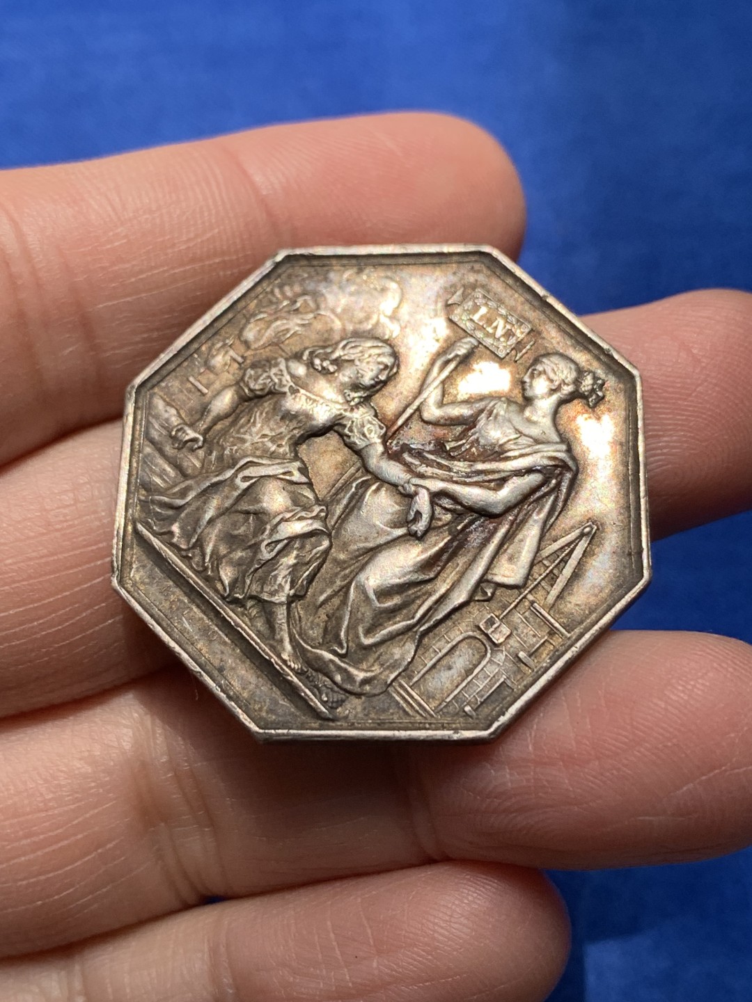 《竞宝斋》第148场-周日，周一 2场 (全场包邮) 法国 1860-1879 皇家火灾保险 银质八角代币 20.08g，36.5mm，蜜蜂边铭银标 原味包浆