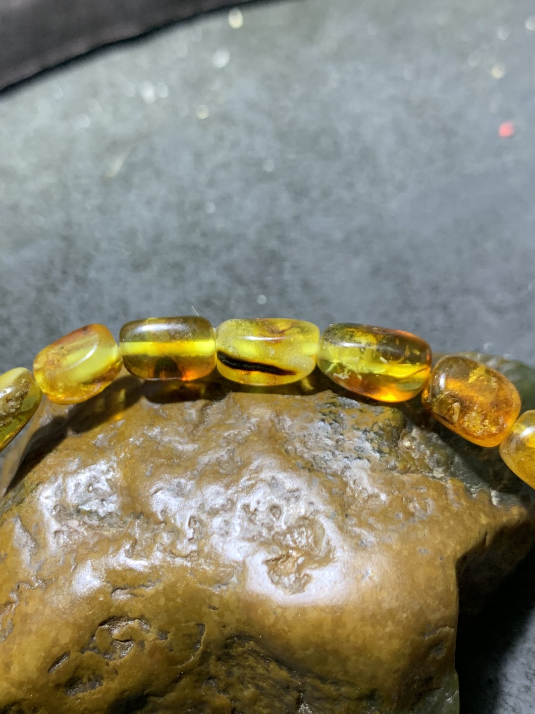 天然蜜蜡随形手串1条！