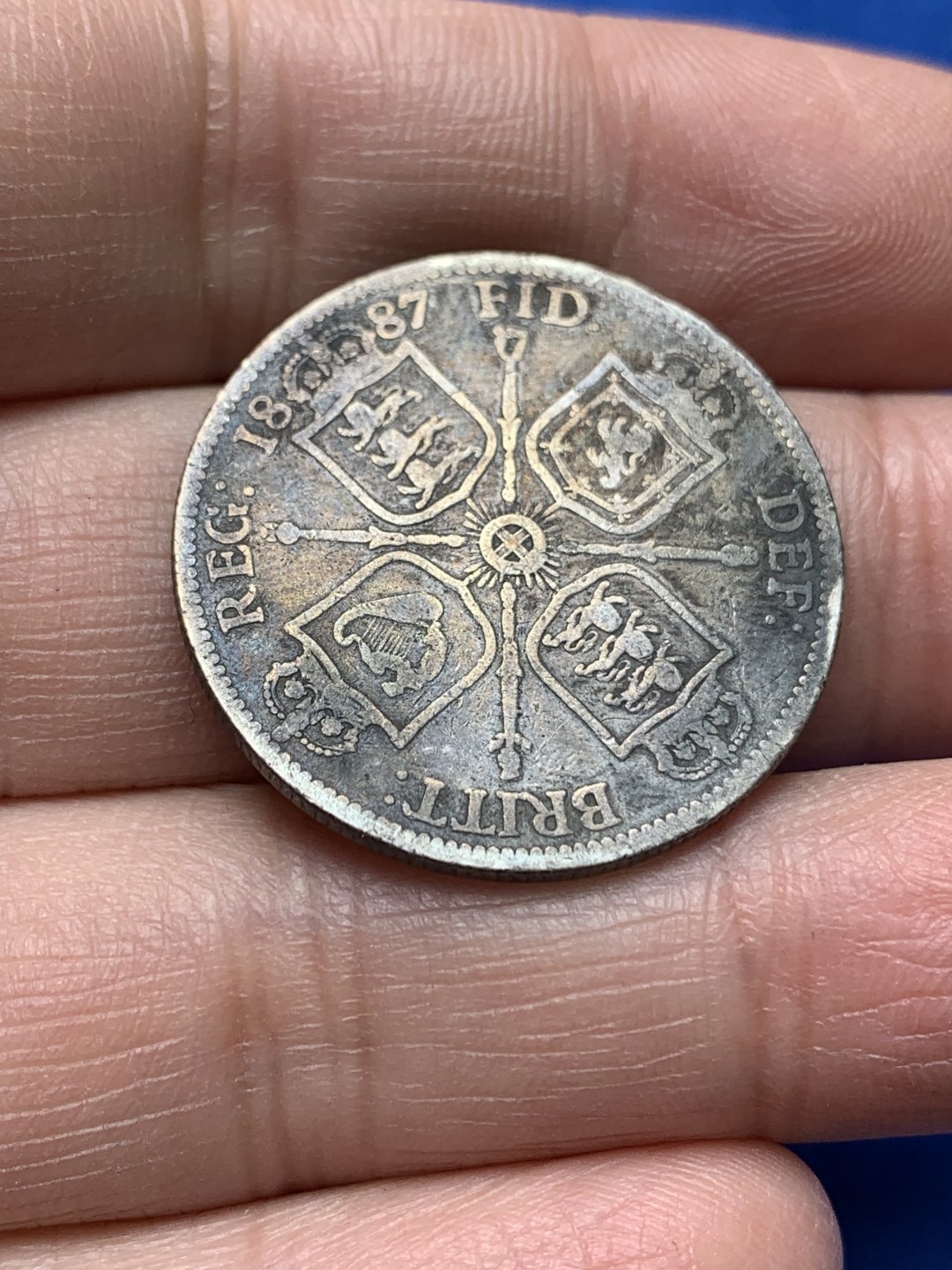 《竞宝斋》第148场-周日，周一 2场 (全场包邮) 英国 1887年 维多利亚女王 弗洛林 银币 刮痧版 10.8克 925银