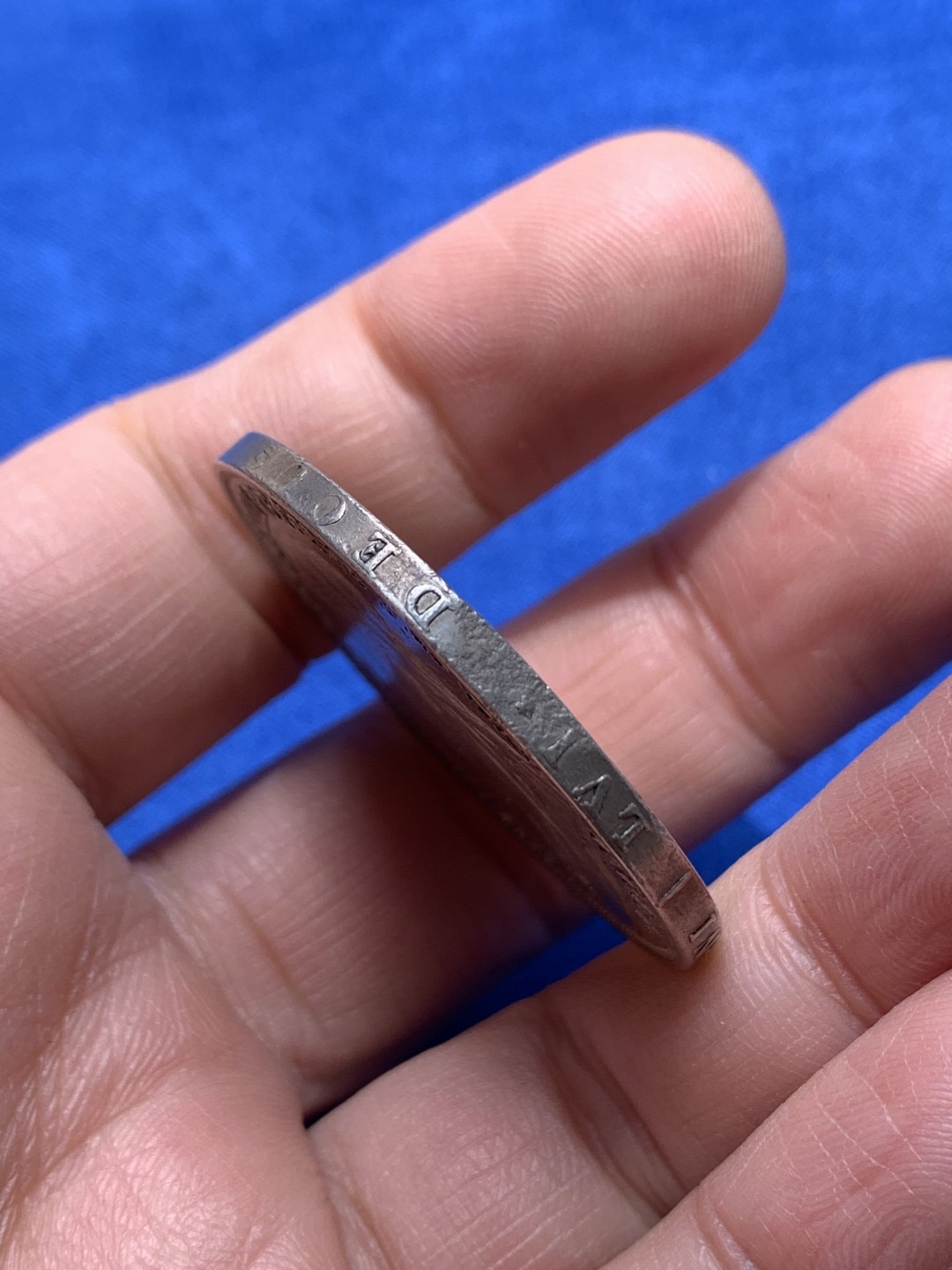 《竞宝斋》第148场-周日，周一 2场 (全场包邮) 英国 1893年 维多利亚披纱马剑克朗银币 流通品相 细节见图