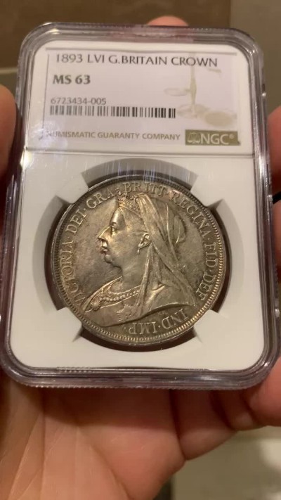 《竞宝斋》第148场-周日，周一 2场 (全场包邮) NGC-MS63 英国 1893年维多利亚 披纱 马剑银币 五彩转光 镜面底板