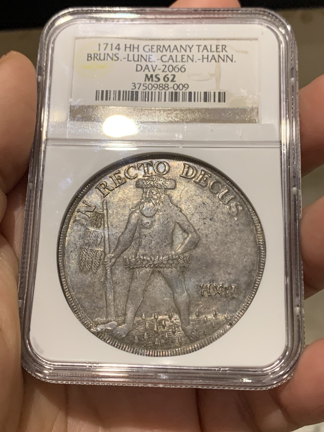 《竞宝斋》第148场-周日，周一 2场 (全场包邮) 唯一冠军分 NGC MS62 德国 布伦瑞克1714年 野人 泰勒大银币 脸部清晰 草裙飞扬 深彩包浆 一枚便是全部