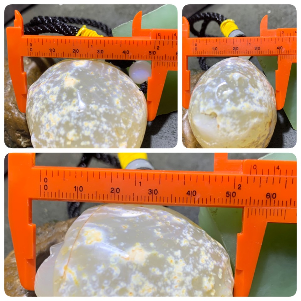 精美天然马达加斯加玛瑙雕刻小鸡出壳把件一个，