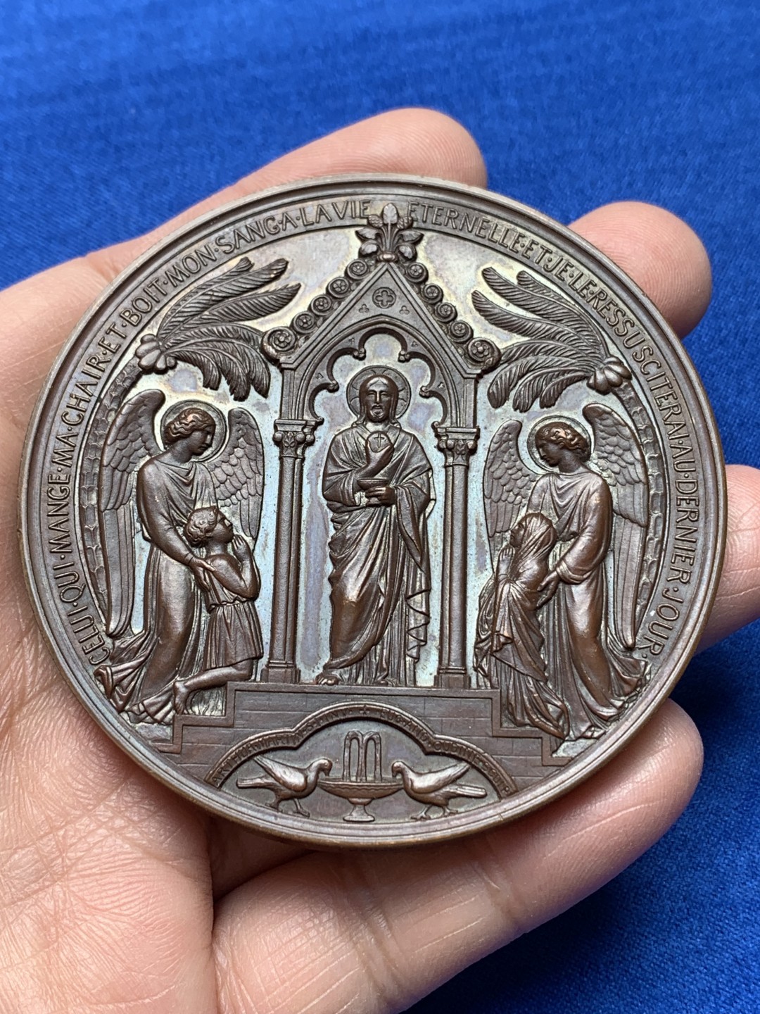 《竞宝斋》第148场-周日，周一 2场 (全场包邮) 法国1858年 宗教洗礼艺术铜章 早期好品 边铭：手指+铜标+BARBE  直径：69mm 重量：144g