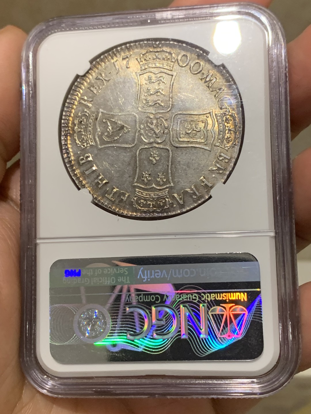 《竞宝斋》第148场-周日，周一 2场 (全场包邮) NGC-MS63 英国 1700年威廉三世一克朗银币 双面转光 英系毕业级收藏 细节见图