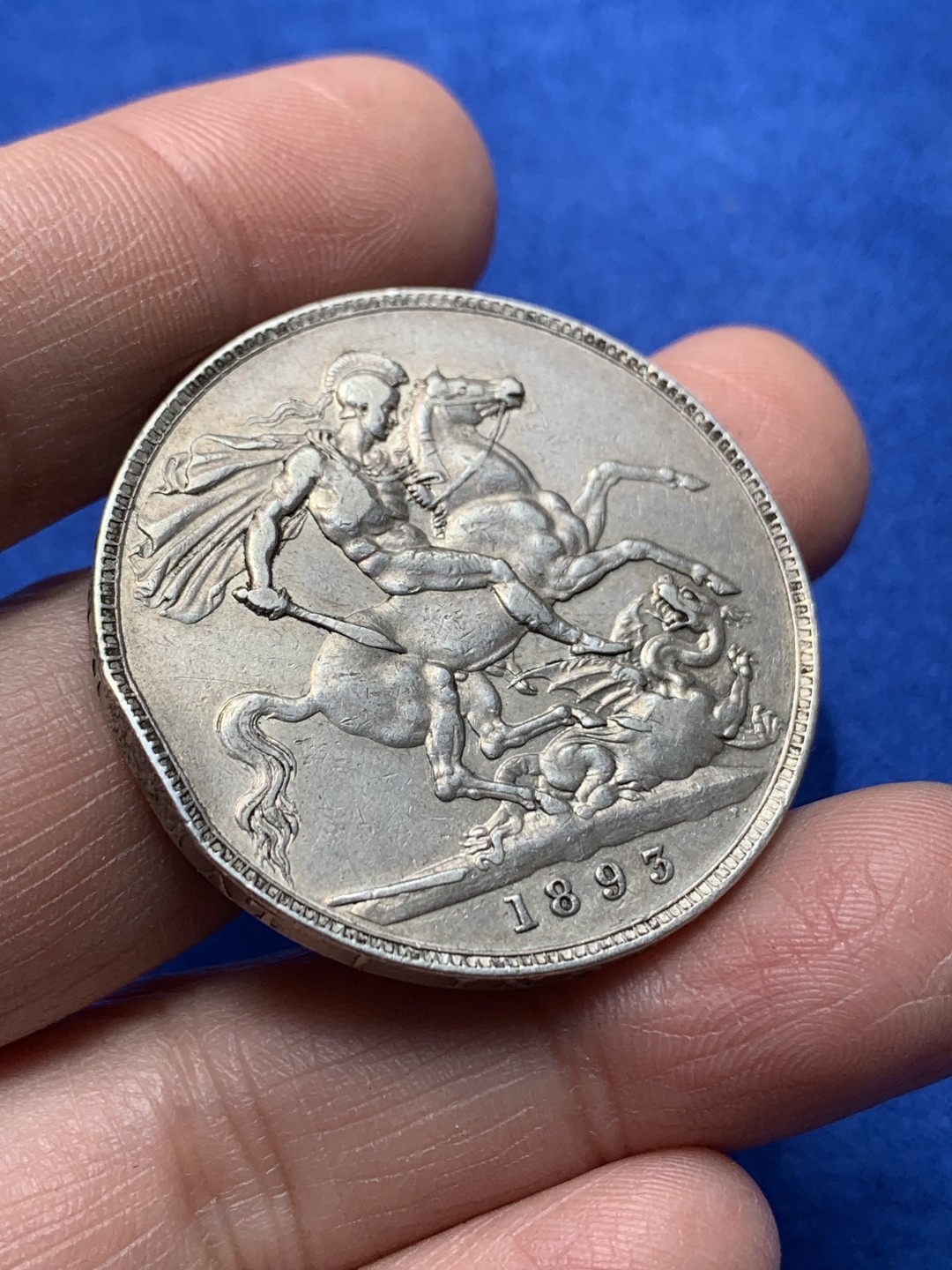 《竞宝斋》第148场-周日，周一 2场 (全场包邮) 英国 1893年 维多利亚披纱马剑克朗银币 流通品相 细节见图