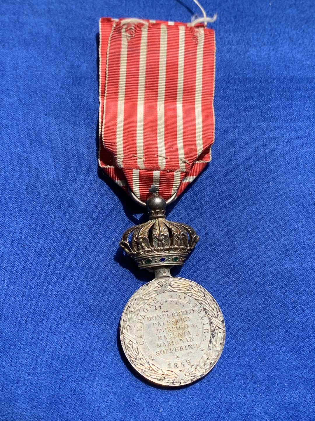 《竞宝斋》第148场-周日，周一 2场 (全场包邮) 法国1859年远征意大利奖章 十分稀少的皇冠版上挂， 国内仅见。皇冠上镶嵌的宝石还是完好无损的， 国际拍卖价格已超两千