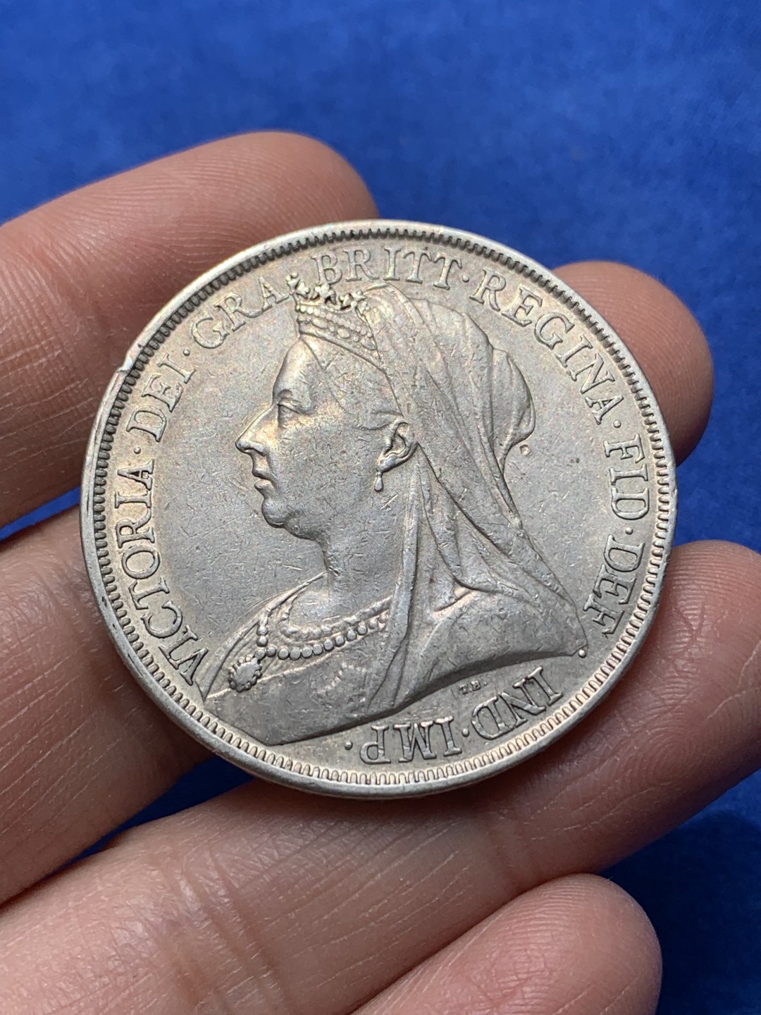 《竞宝斋》第148场-周日，周一 2场 (全场包邮) 英国 1893年 维多利亚披纱马剑克朗银币 流通品相 细节见图