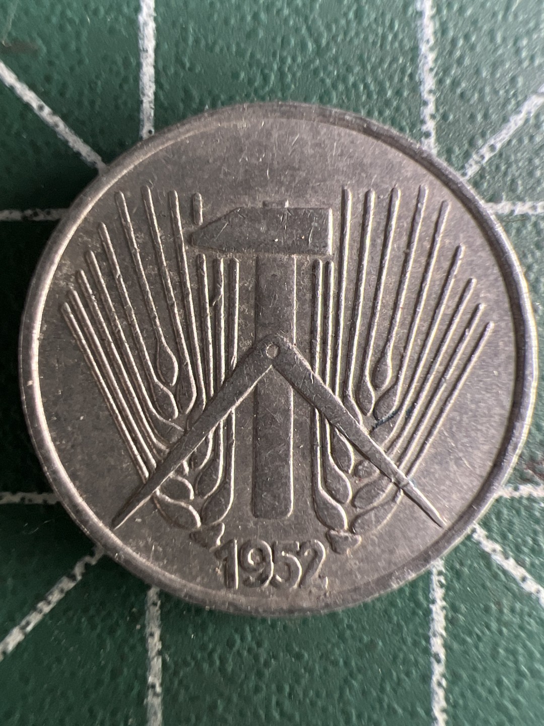 泡泡堂微拍第一 一 一幕硬币捡漏可累计专场👿👿，累计满二十元包邮，接受代拍业务 东德1芬尼