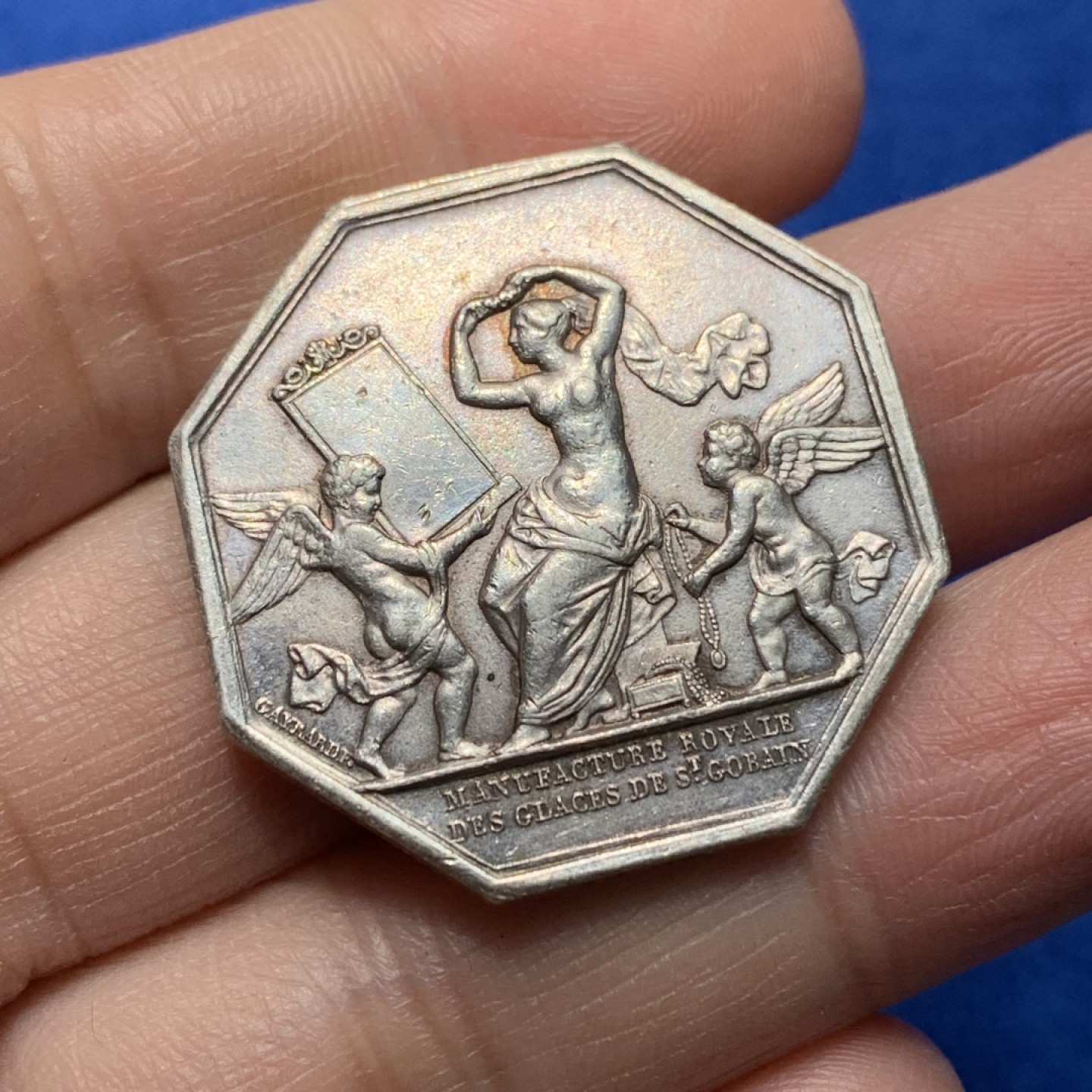 《竞宝斋》第148场-周日，周一 2场 (全场包邮) 法国 1830 魔镜 圣戈班玻璃公司 银质八角代币 18.86g，32.3mm，早期手指边铭银标