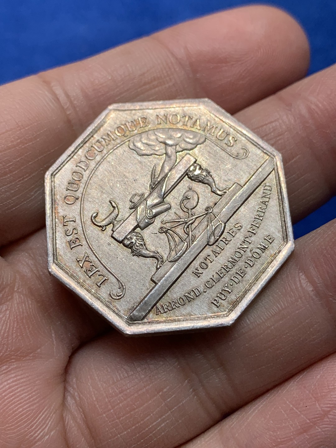 《竞宝斋》第148场-周日，周一 2场 (全场包邮) 法国 1880-1898 勒鲁格公证处 银质八角代币 丰饶角边铭银标 状态好 33.6mm 14.1克