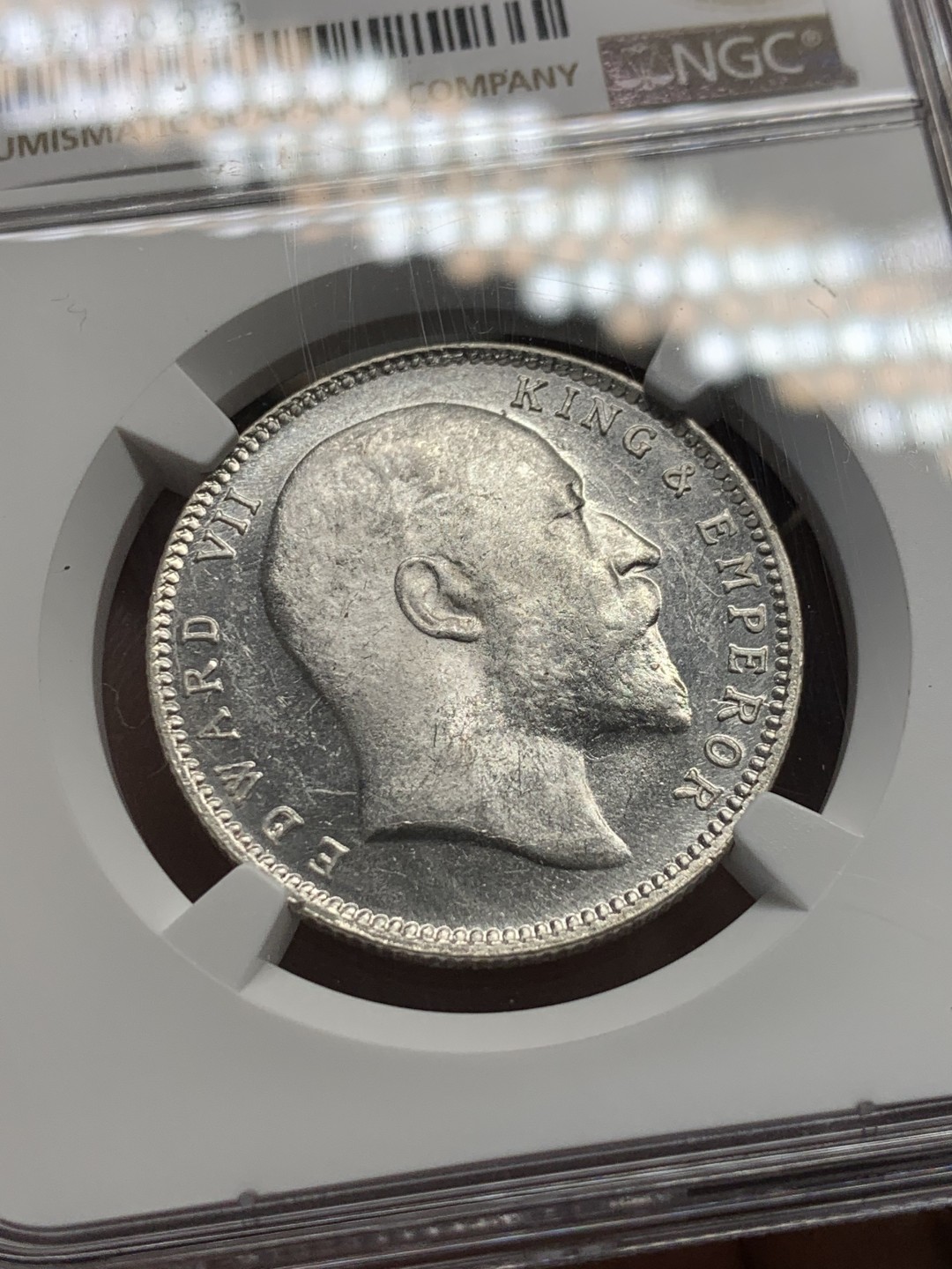 《竞宝斋》第148场-周日，周一 2场 (全场包邮) NGC MS63 英属印度 1904年B版 爱德华七世 1卢比银币 满银光好品 镜面底板 光可照人 细节优异