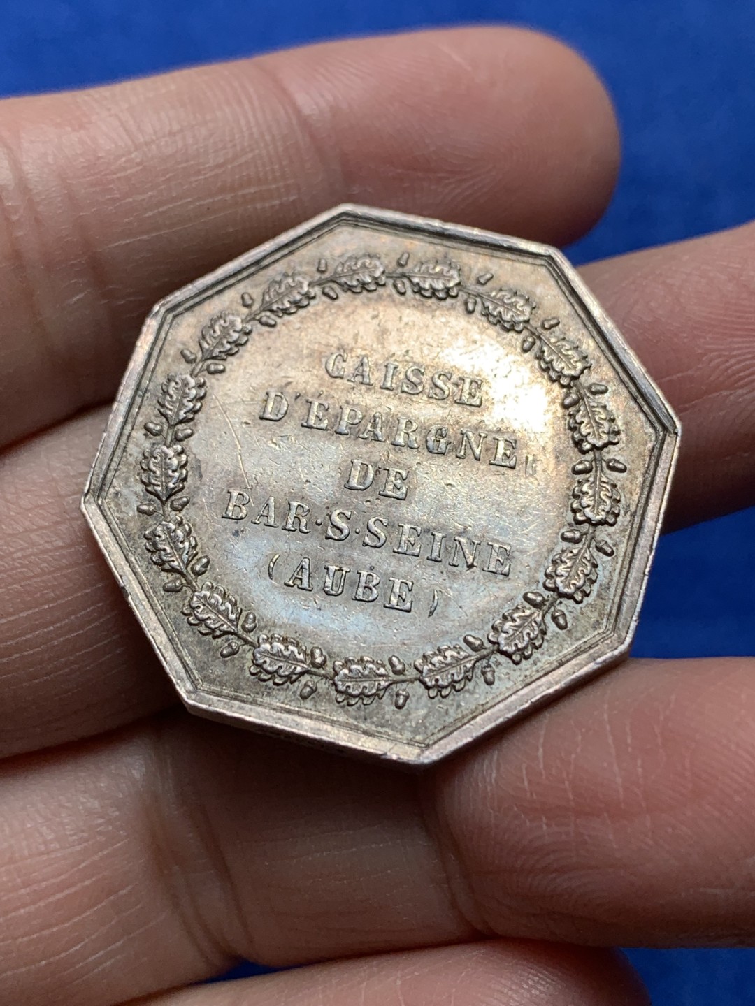 《竞宝斋》第148场-周日，周一 2场 (全场包邮) 法国1860-1879 塞纳河储蓄银行 银质八角代币 17.16g，32.3mm，蜜蜂边铭 银标