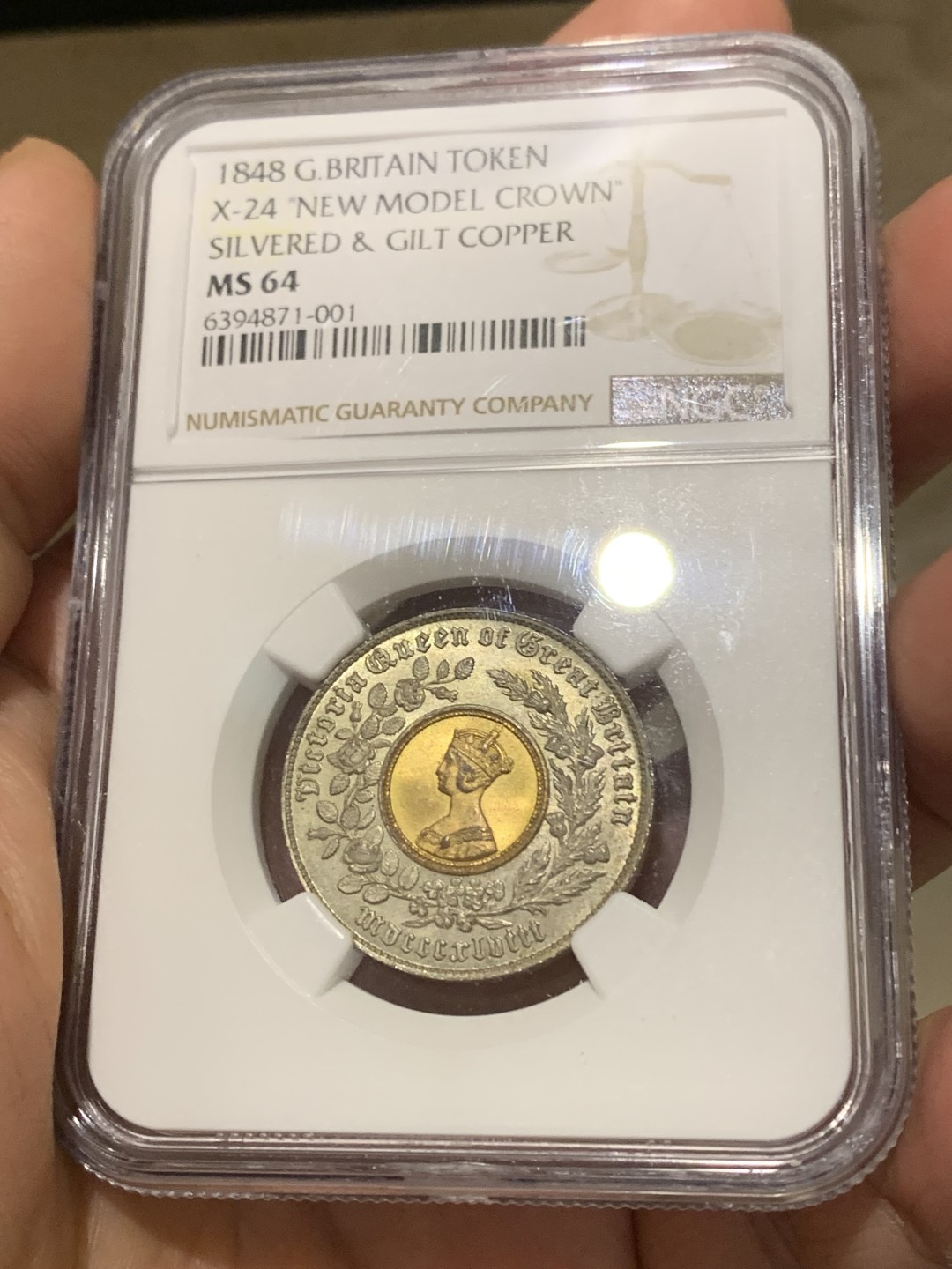 《竞宝斋》第148场-周日，周一 2场 (全场包邮) NGC-MS64 英国 1848年 双色克朗 最早的双金属币 亚军分 币面状态完美 原光充足 转光美丽 上海N严评 个人看是65以上的品相