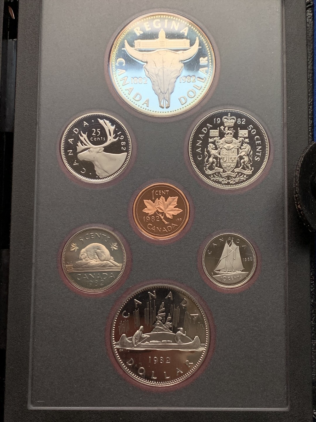 《竞宝斋》第148场-周日，周一 2场 (全场包邮) 加拿大1982年精制套币含一枚纪念银币