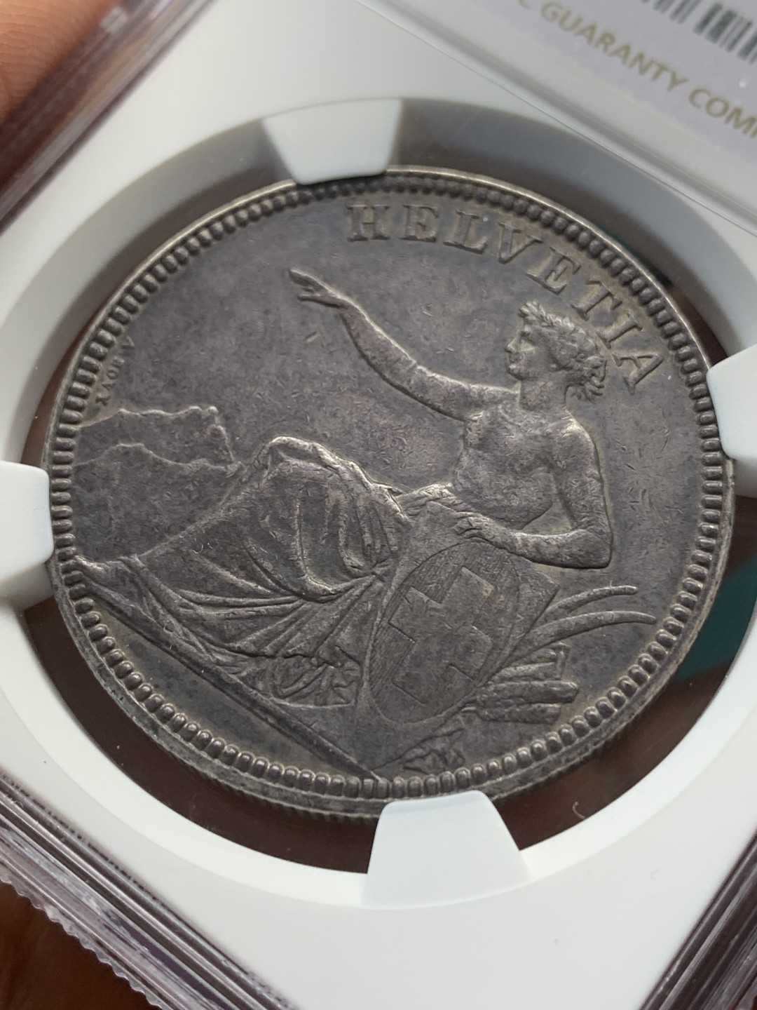 《竞宝斋》第148场-周日，周一 2场 (全场包邮) NGC AU53 瑞士 1874年B版 坐人女神 5法郎 大银币 正反均匀的深黑包浆 细节好 少见品种