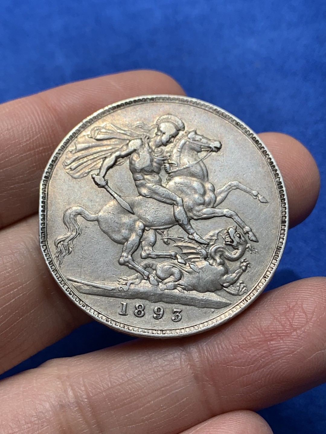 《竞宝斋》第148场-周日，周一 2场 (全场包邮) 英国 1893年 维多利亚披纱马剑克朗银币 流通品相 细节见图