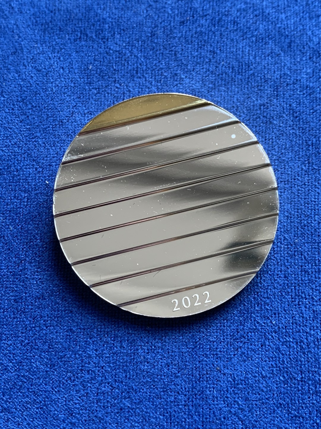 《竞宝斋》第148场-周日，周一 2场 (全场包邮) 少见原盒 拉脱维亚 2022年 上升主题5欧元镀金精制纪念银币 36.7克925银 全球限量5000枚 设计感慢慢 潜力获奖品种