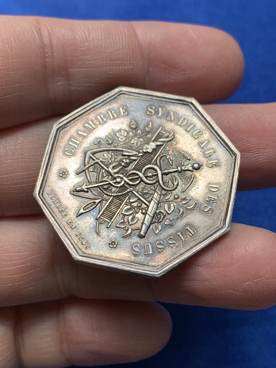 《竞宝斋》第148场-周日，周一 2场 (全场包邮) 法国 纺织协会 八角银质代币 jeton 18g 右手边铭（1845-1860年）