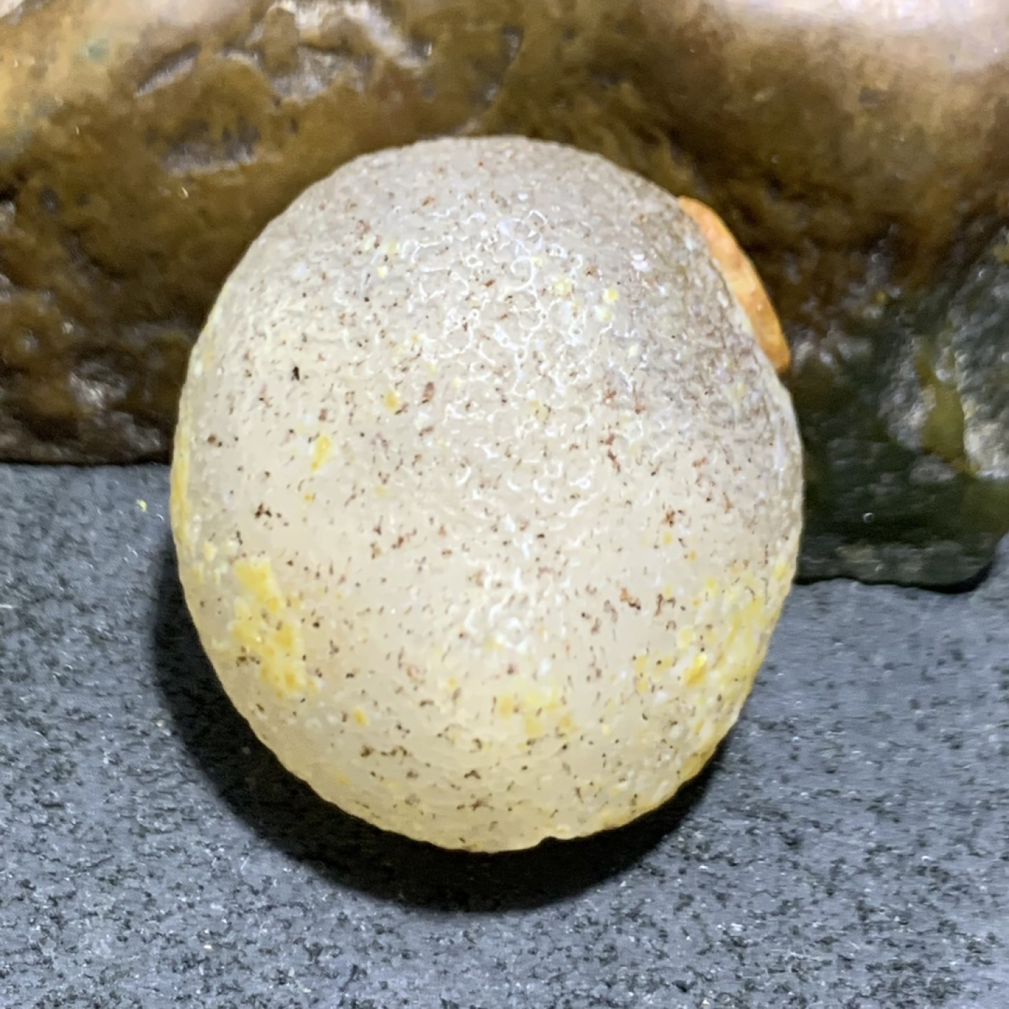 精美罕见冰透高玉化白眼石原石一颗，