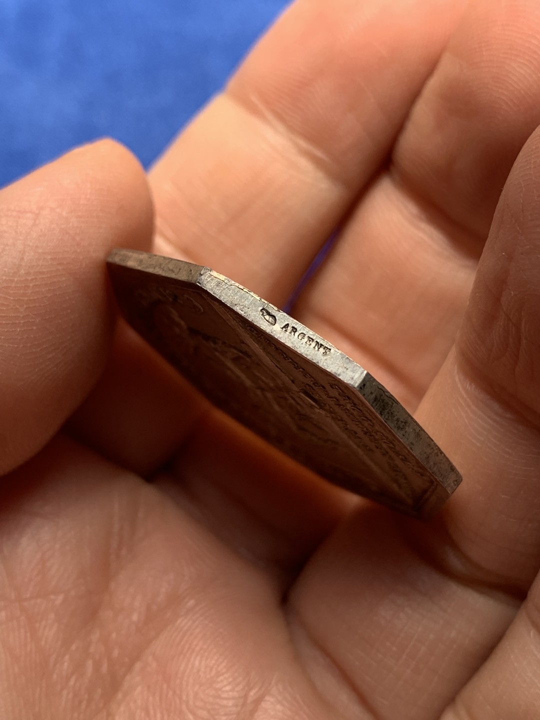 《竞宝斋》第148场-周日，周一 2场 (全场包邮) 法国 1880-1898 勒鲁格公证处 银质八角代币 丰饶角边铭银标 状态好 33.6mm 14.1克